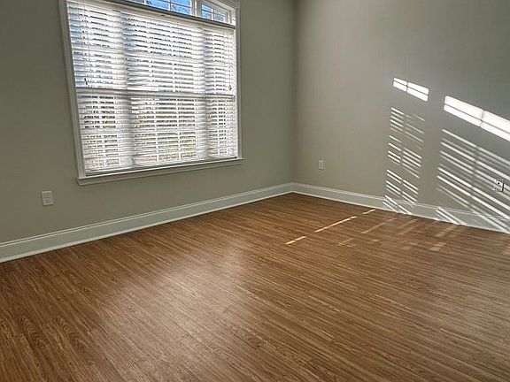 5th image of 709 Eden Ln