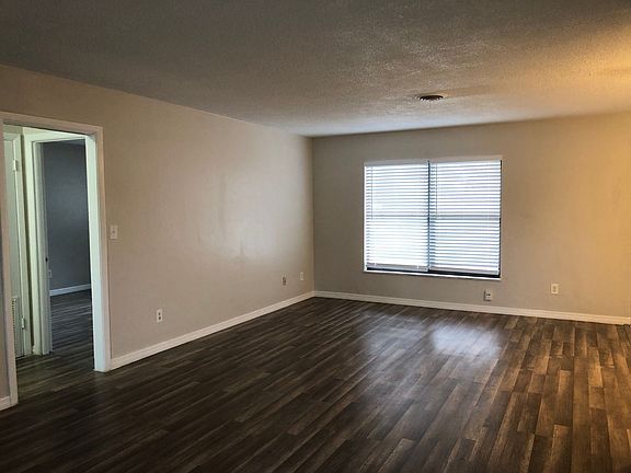 5th image of 3714 Pembrook Dr