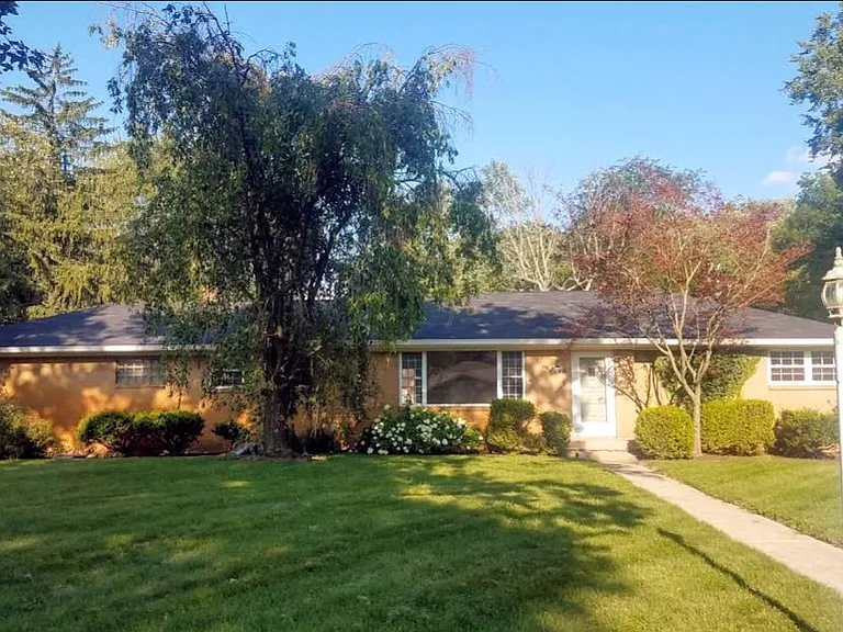 10247 Central Ave — Photo 2