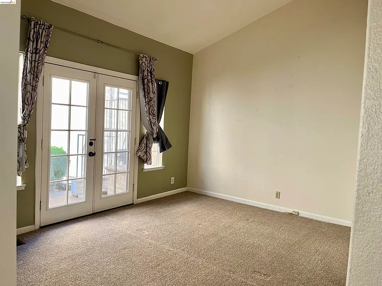 2420 Wayfarer Ct — Photo 3