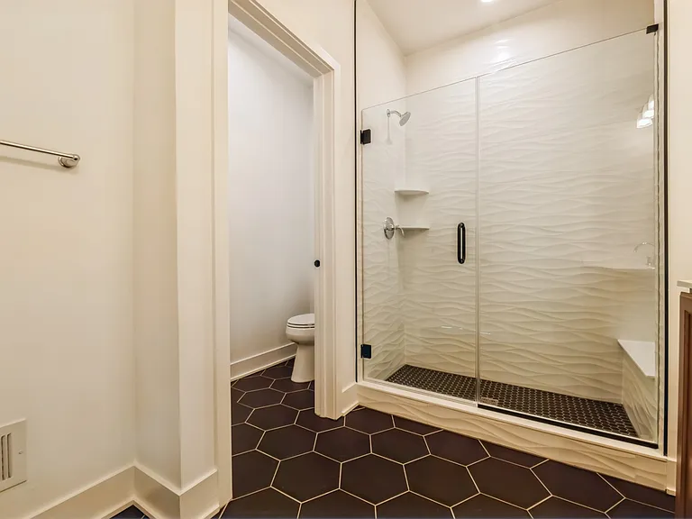 2107 Donatello Dr — Photo 35