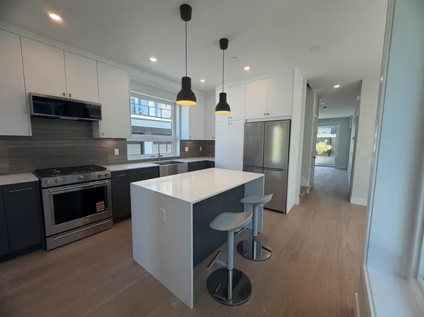 3768 Fleming St, Vancouver, BC V5N 3V8