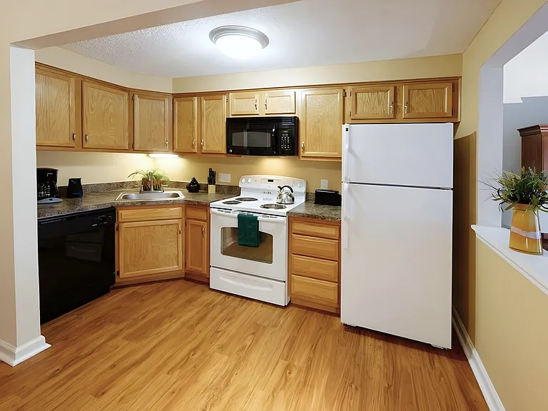 Regency Court — Photo 9