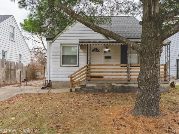 22482 Tuscany Ave, Eastpointe, MI 48021