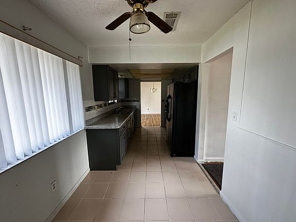 5th image of 521 Dinner St NE