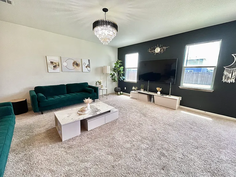 1327 Amy Dr — Photo 2