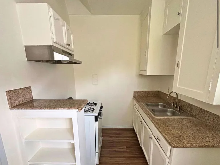 1217 Cedar Ave — Photo 5