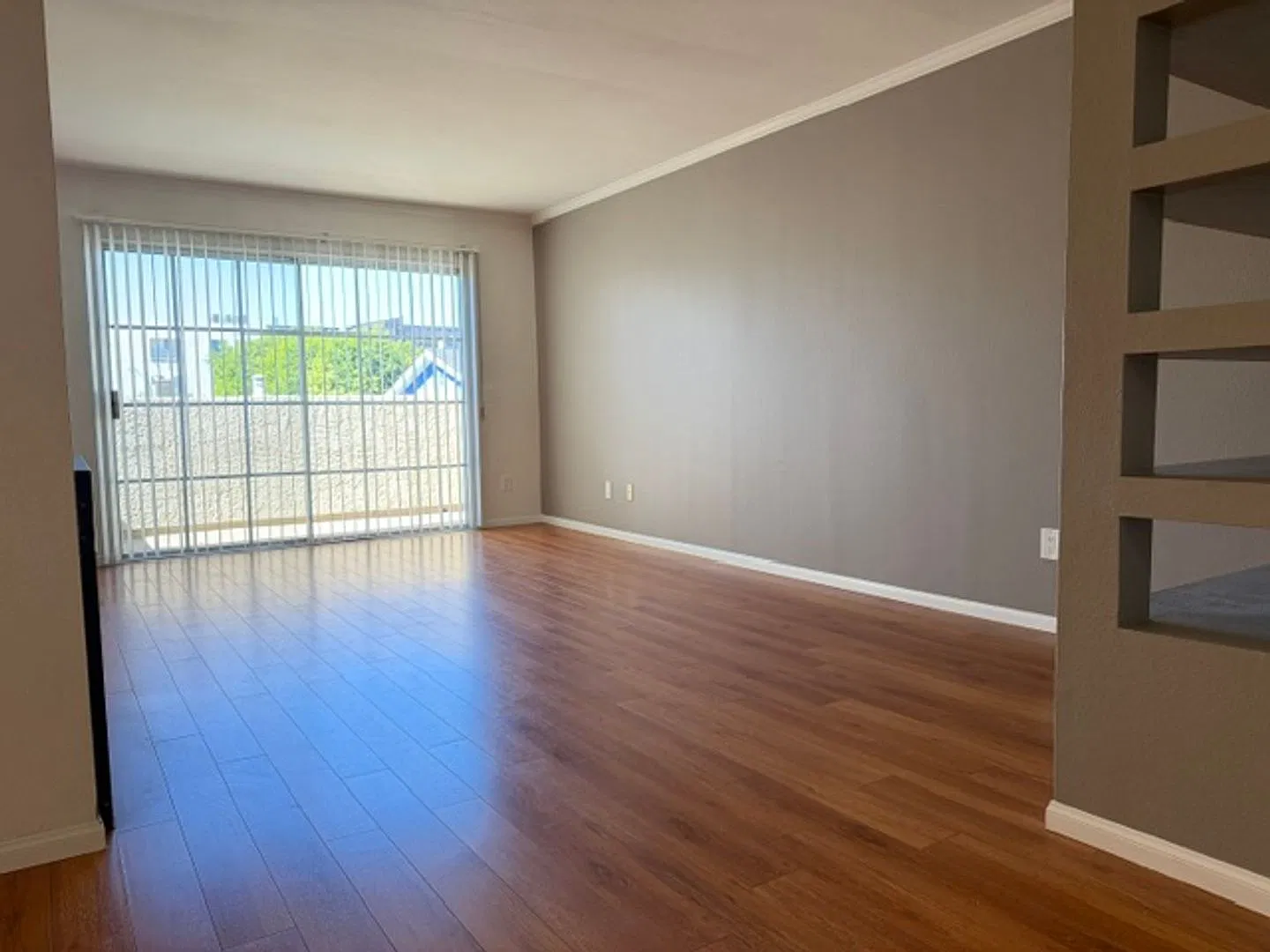 10825 Blix Street (9905) — Photo 3