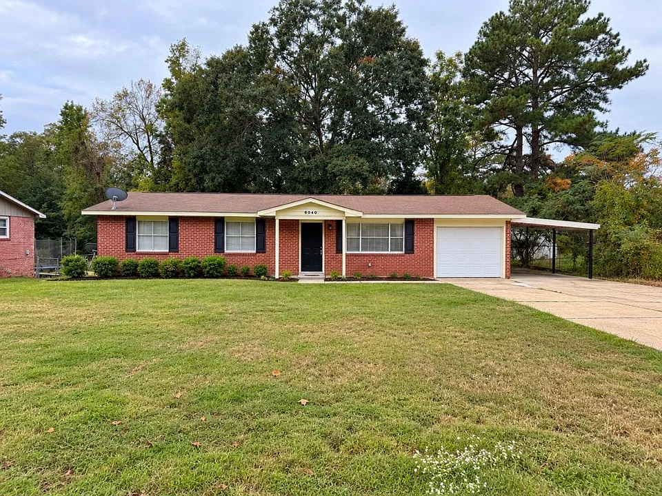 6040 Luna Dr