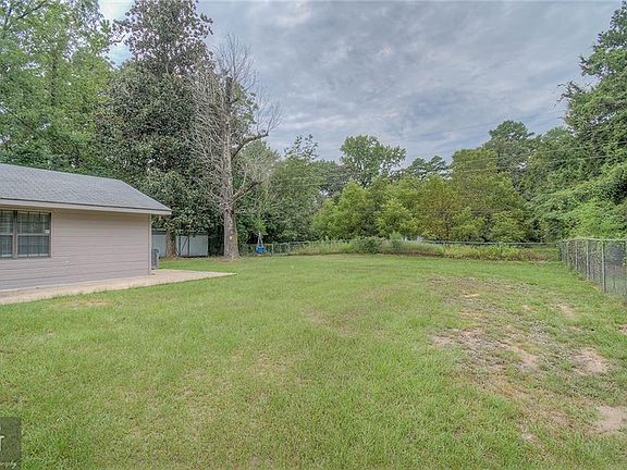 5th image of 121 Evangeline Dr