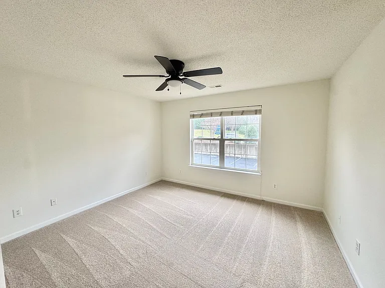 Lakeview Apartments — Photo 20