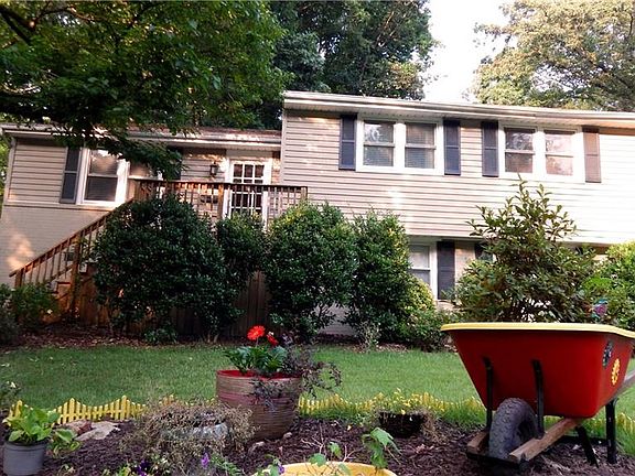 2nd image of 2612 Robin Hood Dr