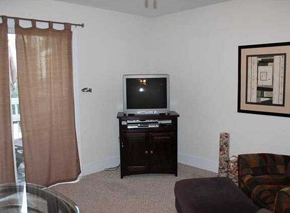 5th image of 271 Parkside Cir