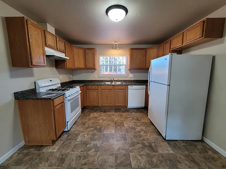 1694 Cloverlawn Dr — Photo 6