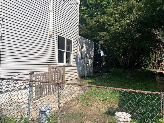 3rd image of 406 N Scott St