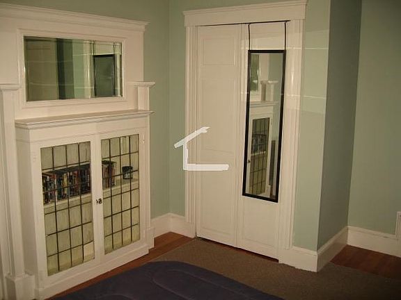 5th image of 51 Leicester St #002