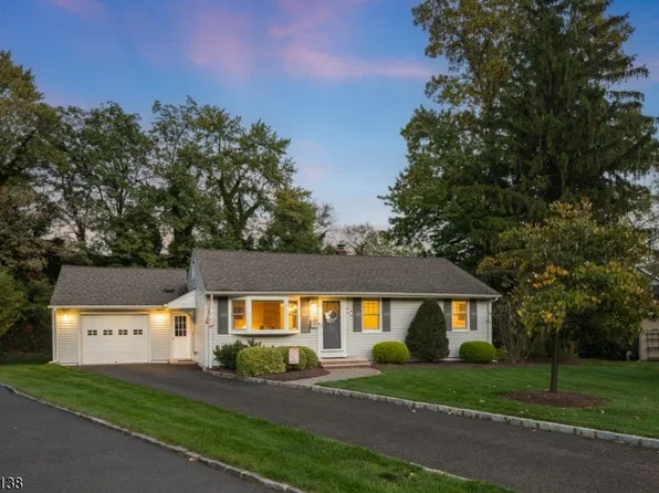 12 Eaton Ct, Summit City, NJ 07901