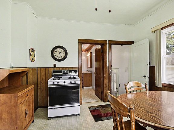 4th image of 1423 Stanton St