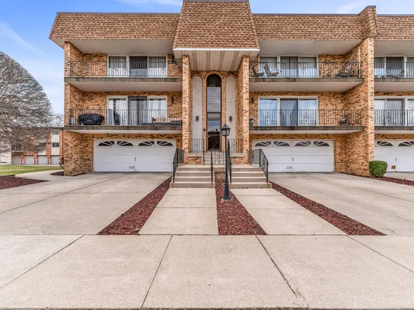 4149 W 97th St #101, Oak Lawn, IL 60453