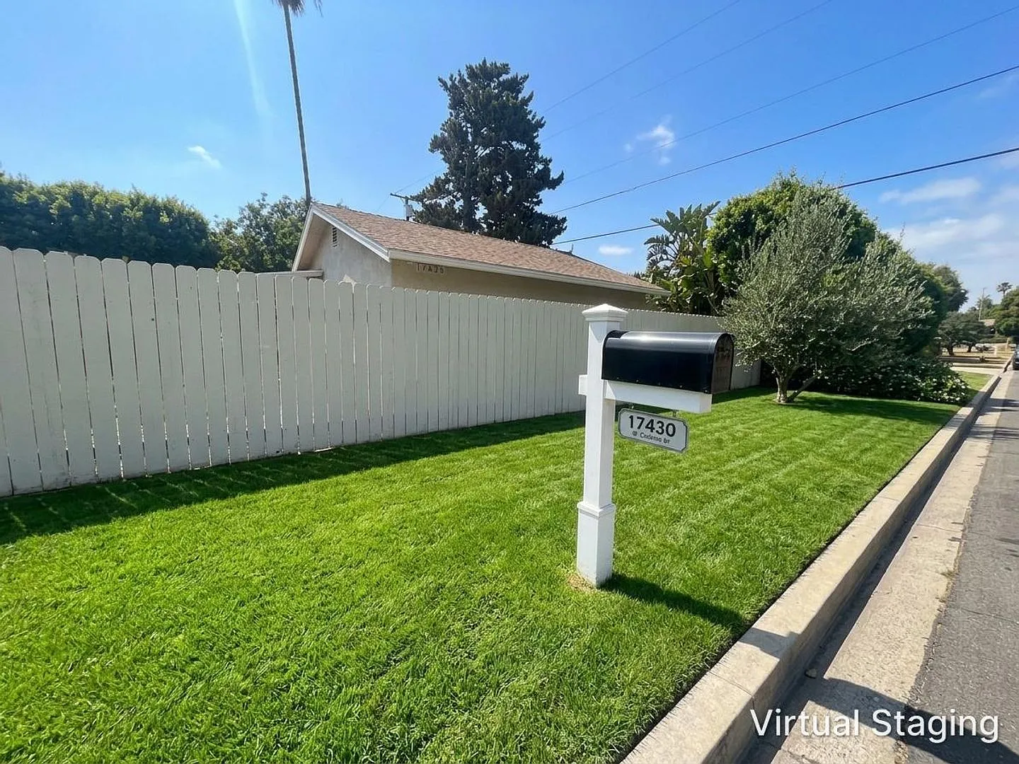For Lease Charming 2 Bedroom, 1 Bathroom Guest House in Prime Northridge Location — Photo 2
