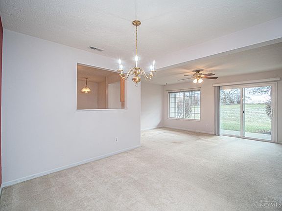 3rd image of 6283 Lakesprings Dr