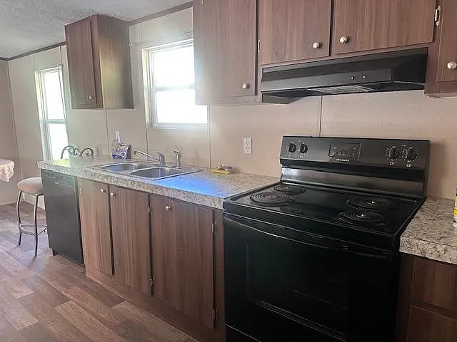 1099 Petersburg Rd — Photo 4