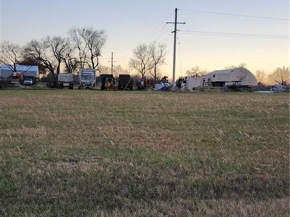 30-34 38 Ash Dr, Lacygne, KS 66040