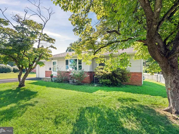 4 Flora Cir, Newark, DE 19711