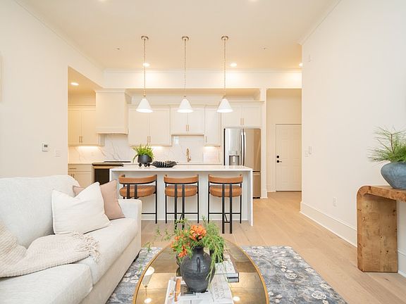 2nd image of 1000 N Lamar Blvd Unit 302