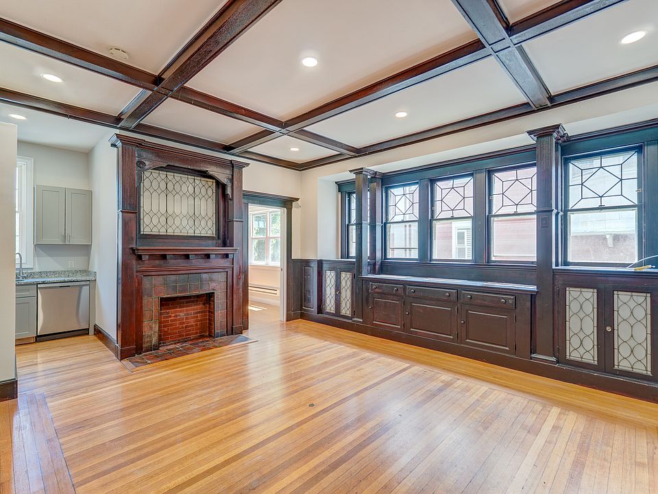 1st image of 545 Whitney Ave APT 2