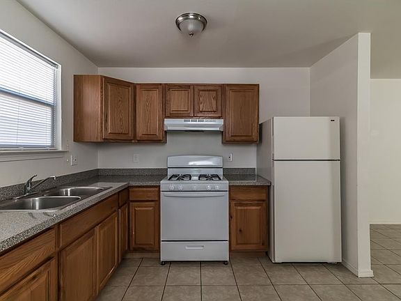 5th image of 300 New Haven Dr
