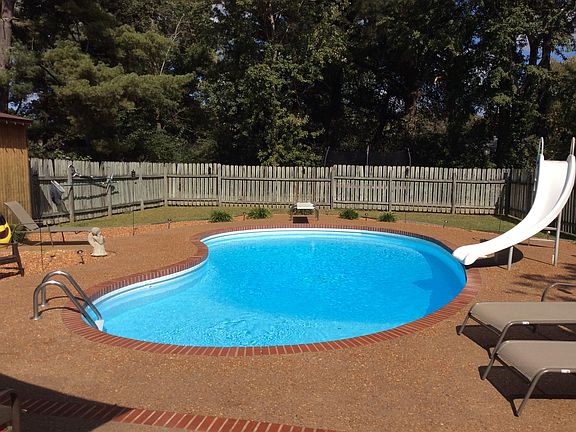 3rd image of 1502 Parklane Dr