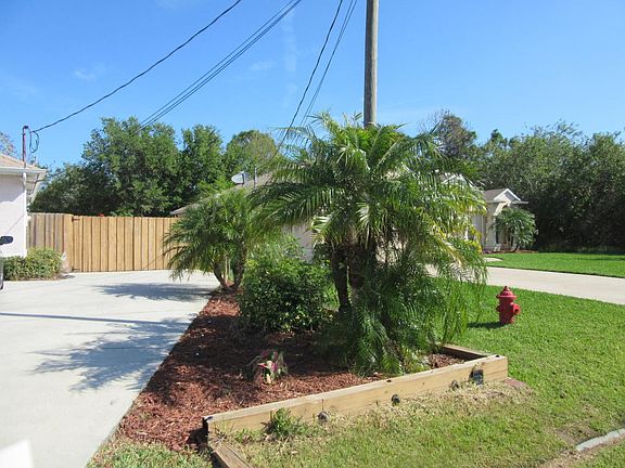 3rd image of 5840 NW Zenith Dr