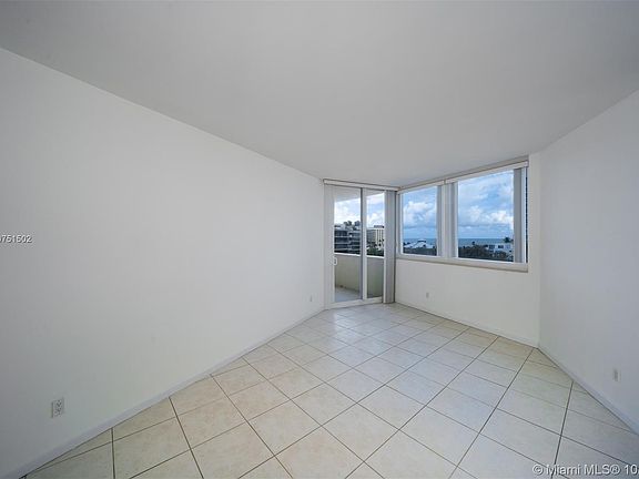 4th image of 300 S Pointe Dr APT 707