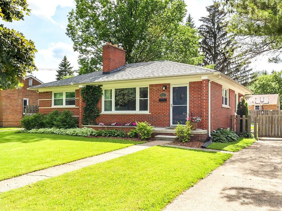 1st image of 1420 Woodland Dr