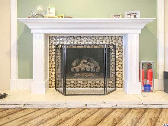 3rd image of 7805 Bellaire Ave