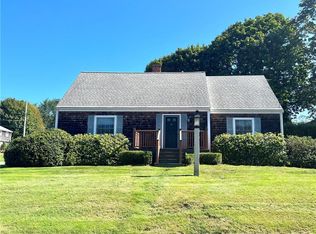 11 Winthrop Dr, Middletown, RI 02842