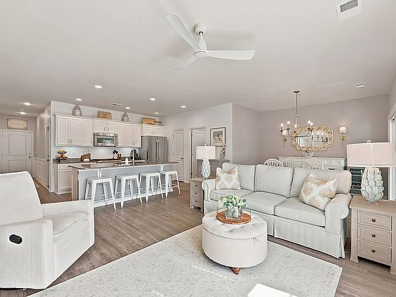 4th image of 124 Hampton Park Cir