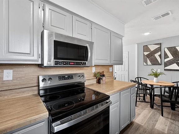 2nd image of 2020 Midlake Ln