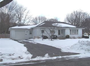 40 El Rancho Dr, Rochester, NY 14616