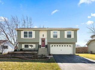 3095 Fox Hill Rd, Aurora, IL 60504