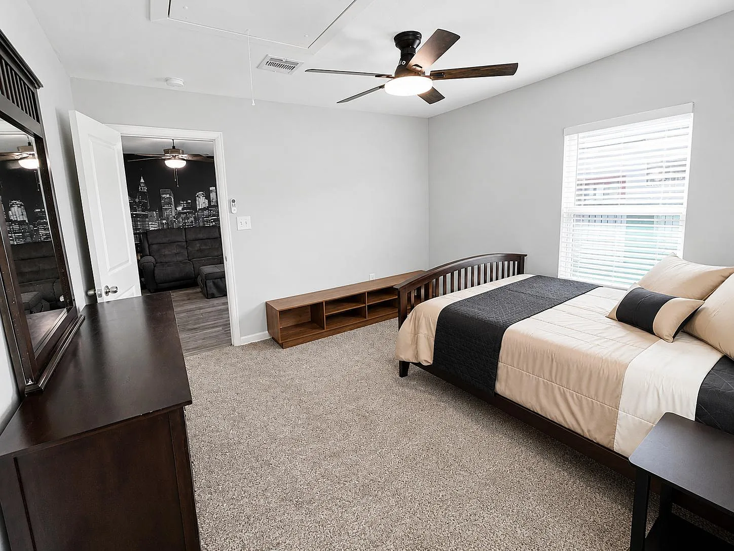 2 bed, 1.0 bath, 525 sqft, $1,092 — Photo 1