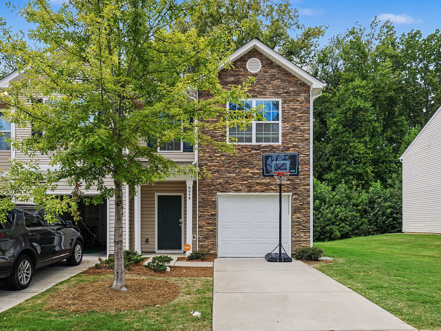 3 bed, 2.5 bath, 1429 sqft, $1,895 — Photo 1