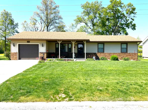 106 Oakwood Dr, Olney, IL 62450