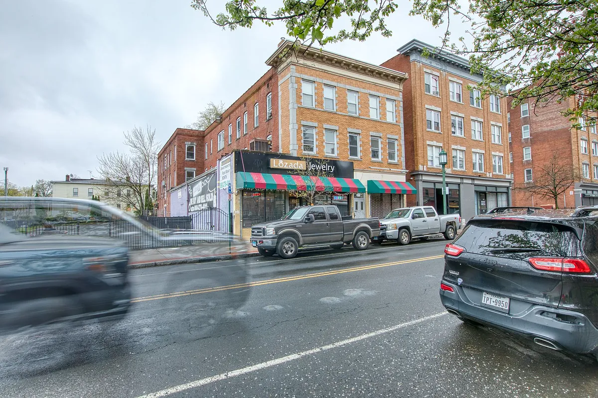 Building Photo - 825 Park St #2N