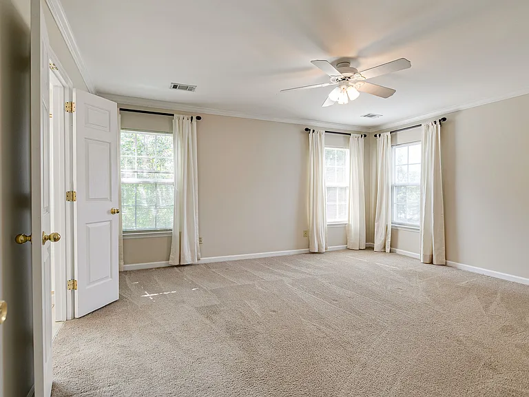 307 Devonshire Dr — Photo 13