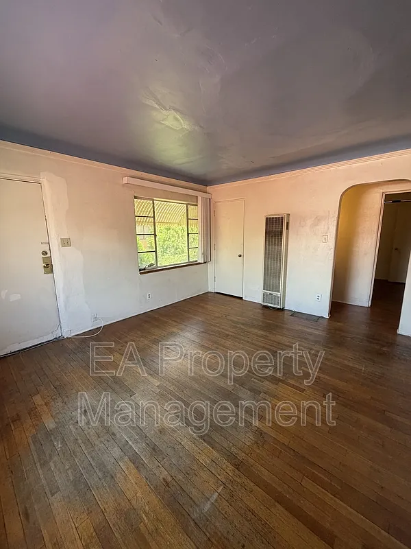 1 bed, 1.0 bath, $900 — Photo 2