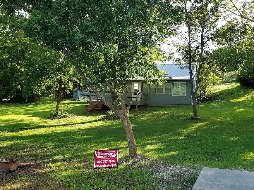 1st image of 120 Lakeview Cir