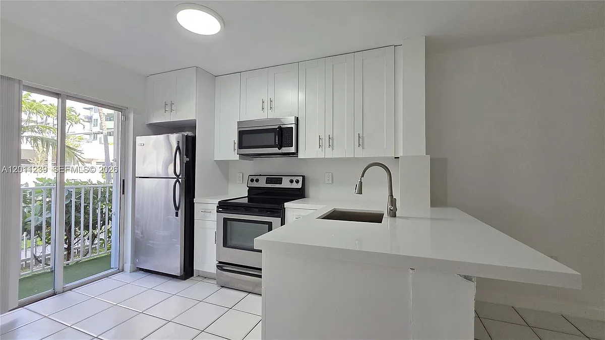 Building Photo - 2575 SW 27th Ave #105