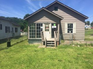 227 Maple St, Hamlin, WV 25523